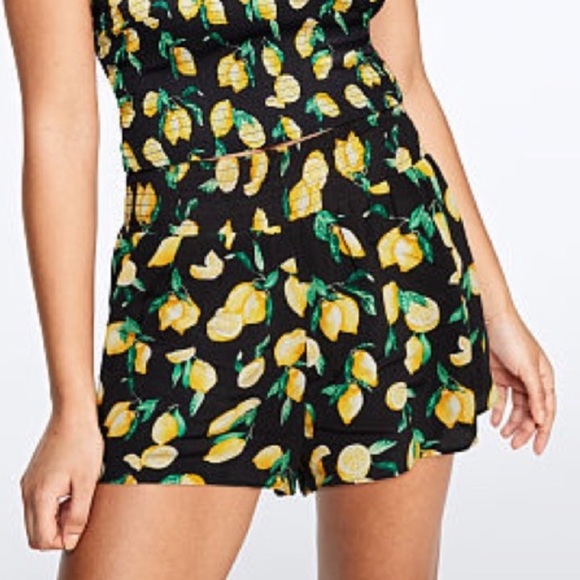 PINK Victoria's Secret Pants - 🍋🍋Victoria’s Secret PINK Smoked Lemon Print Shorts🍋🍋
